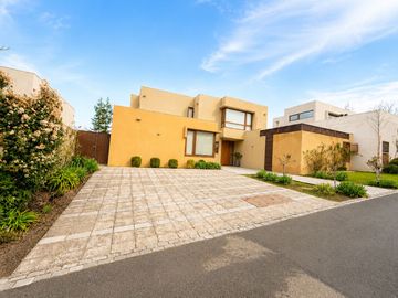 Casa en venta  en LO BARNECHEA