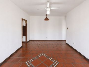 Departamento 4 ambientes con balcón en Alquiler