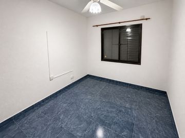 Departamento 4 ambientes con balcón en Alquiler