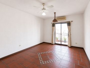 Departamento 4 ambientes con balcón en Alquiler