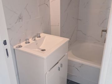 DEPARTAMENTO 2 AMB  9º LAT EN VENTA FLORES MUY LUM
