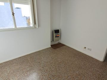 DEPARTAMENTO 2 AMB  9º LAT EN VENTA FLORES MUY LUM