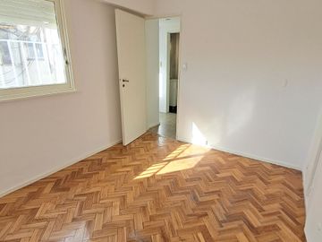 DEPARTAMENTO 2 AMB  9º LAT EN VENTA FLORES MUY LUM