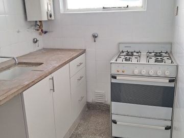 DEPARTAMENTO 2 AMB  9º LAT EN VENTA FLORES MUY LUM