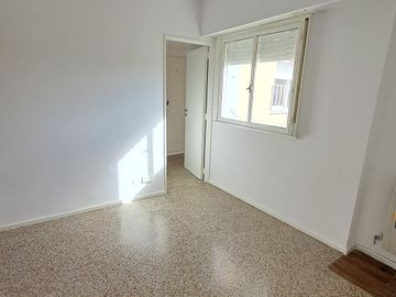 DEPARTAMENTO 2 AMB  9º LAT EN VENTA FLORES MUY LUM