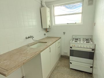 DEPARTAMENTO 2 AMB  9º LAT EN VENTA FLORES MUY LUM