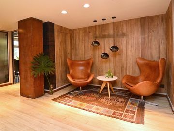 LOCAL COMERCIAL DEPOSITO Y 10 COCHERAS MONSERRAT
