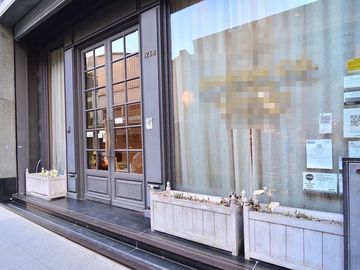 LOCAL COMERCIAL DEPOSITO Y 10 COCHERAS MONSERRAT