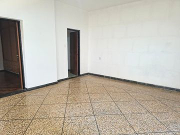 PH EN PLANTA BAJA 2 Y 1/2 AMBIENTES L. DEL MIRADOR