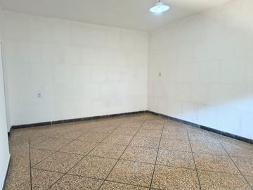 PH EN PLANTA BAJA 2 Y 1/2 AMBIENTES L. DEL MIRADOR