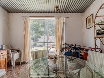CASA 5 AMBIENTES CON PATIO TERRAZA QUINCHO. FLORES