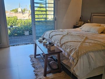 CASA 4 AMBIENTES VENTA PARQUE LELOIR JARDIN PILETA