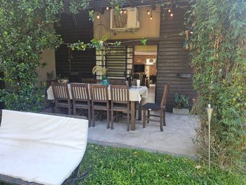 CASA 4 AMBIENTES VENTA PARQUE LELOIR JARDIN PILETA