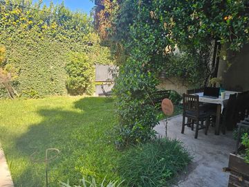 CASA 4 AMBIENTES VENTA PARQUE LELOIR JARDIN PILETA
