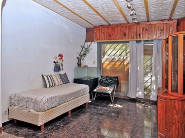 CASA 4 amb en VENTA en FLORES y terraza + ESTUDIO