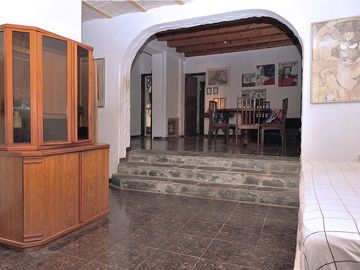 CASA 4 amb en VENTA en FLORES y terraza + ESTUDIO