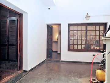 CASA 4 amb en VENTA en FLORES y terraza + ESTUDIO