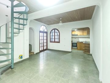 VENTA-CASA 5 AMB CON PATIO/TERRAZA-VERSALLES-185m²