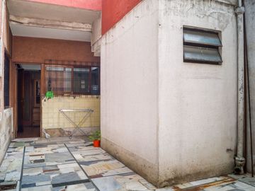 VENTA PH 3 AMB P.B AL FRENTE COCHERA VILLA LURO