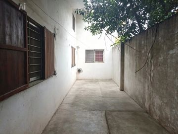 Venta Casa 5 amb con jardin, pileta Ituzaingo