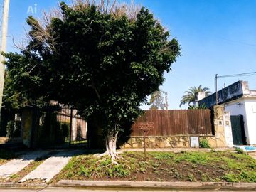Venta Casa 5 amb con jardin, pileta Ituzaingo
