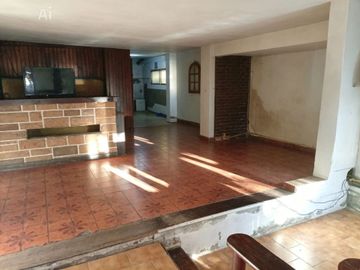 Venta Casa 5 amb con jardin, pileta Ituzaingo