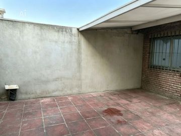 Venta Casa 5 amb con jardin, pileta Ituzaingo