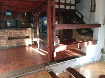 Venta Casa 5 amb con jardin, pileta Ituzaingo