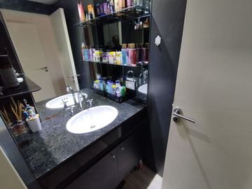 VENTA DEPTO CAT. 4 AMB + DEP + ESCR. + 2 COCHERAS.