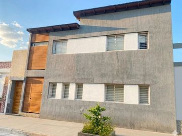 VENTA PH 5 AMBIENTES MODERNO EN SAENZ PEÑA