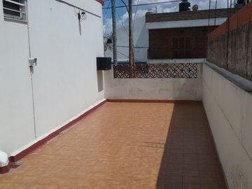 LOCAL Y  PH   EN LANUS