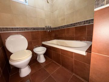 Dúplex interno 3amb, patio y balcón - APTO CREDITO