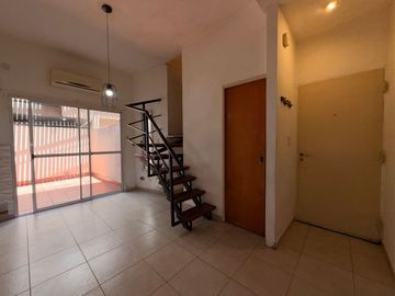 Dúplex interno 3amb, patio y balcón - APTO CREDITO