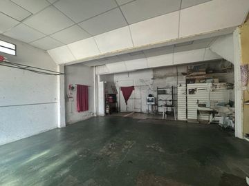 CASA EN VENTA TRES DORMTORIOS COCHERA DOS PLANTAS