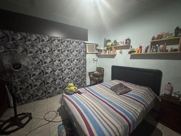CASA EN VENTA TRES DORMTORIOS COCHERA DOS PLANTAS
