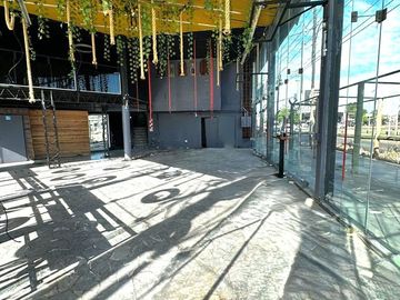 ALQUILER DE LOCAL COMERCIAL VIDRIADO EN HAEDO