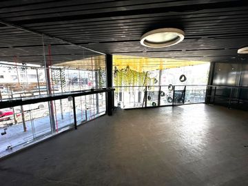 ALQUILER DE LOCAL COMERCIAL VIDRIADO EN HAEDO
