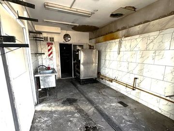 ALQUILER DE LOCAL COMERCIAL VIDRIADO EN HAEDO