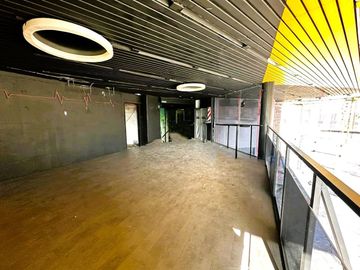 ALQUILER DE LOCAL COMERCIAL VIDRIADO EN HAEDO