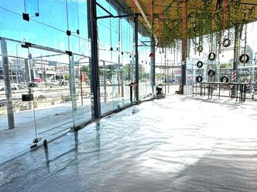 ALQUILER DE LOCAL COMERCIAL VIDRIADO EN HAEDO