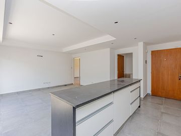 Depto 2 ambientes V Sarmiento  con cochera privada