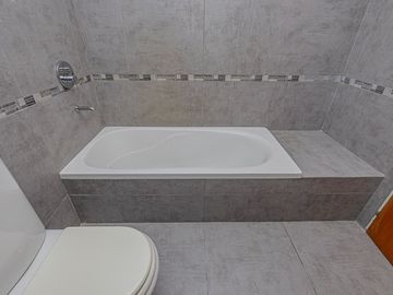 Depto 2 ambientes V Sarmiento  con cochera privada