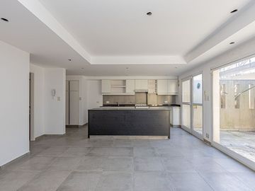 Depto 2 ambientes V Sarmiento  con cochera privada