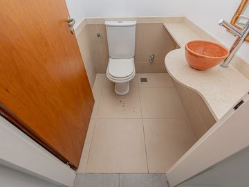 Depto 2 ambientes V Sarmiento  con cochera privada