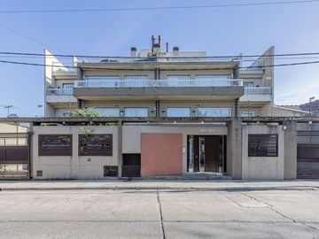 Depto 2 ambientes V Sarmiento  con cochera privada