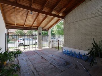 Venta casa 3amb jardín cochera Parrilla Hurlingham