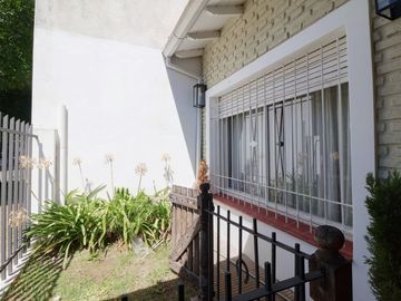 Venta casa 3amb jardín cochera Parrilla Hurlingham