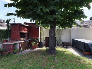 Venta casa 3amb jardín cochera Parrilla Hurlingham