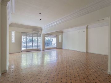 Recoleta Venta piso a reciclar 4 ambientes 252 M2