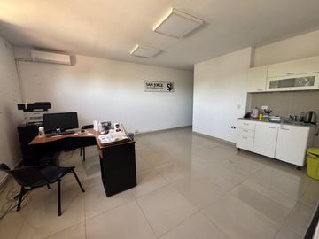 ALQUILER OFICINA 40 MTS2 PILAR VILLA MORRA